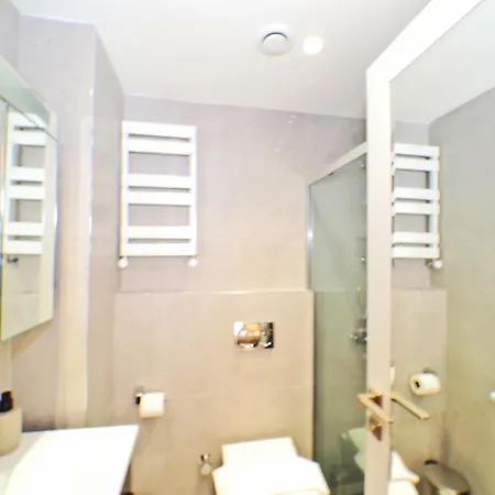 מלון Lina Oldcity 3*