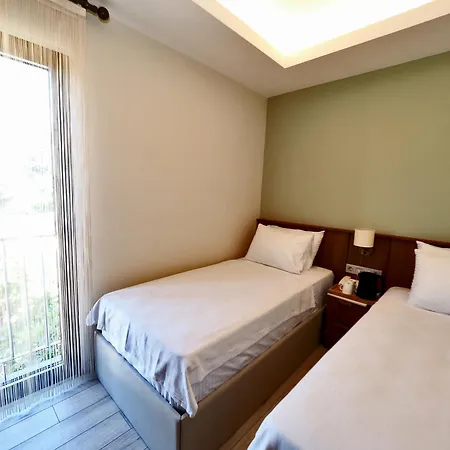 מלון Lina Oldcity 3*